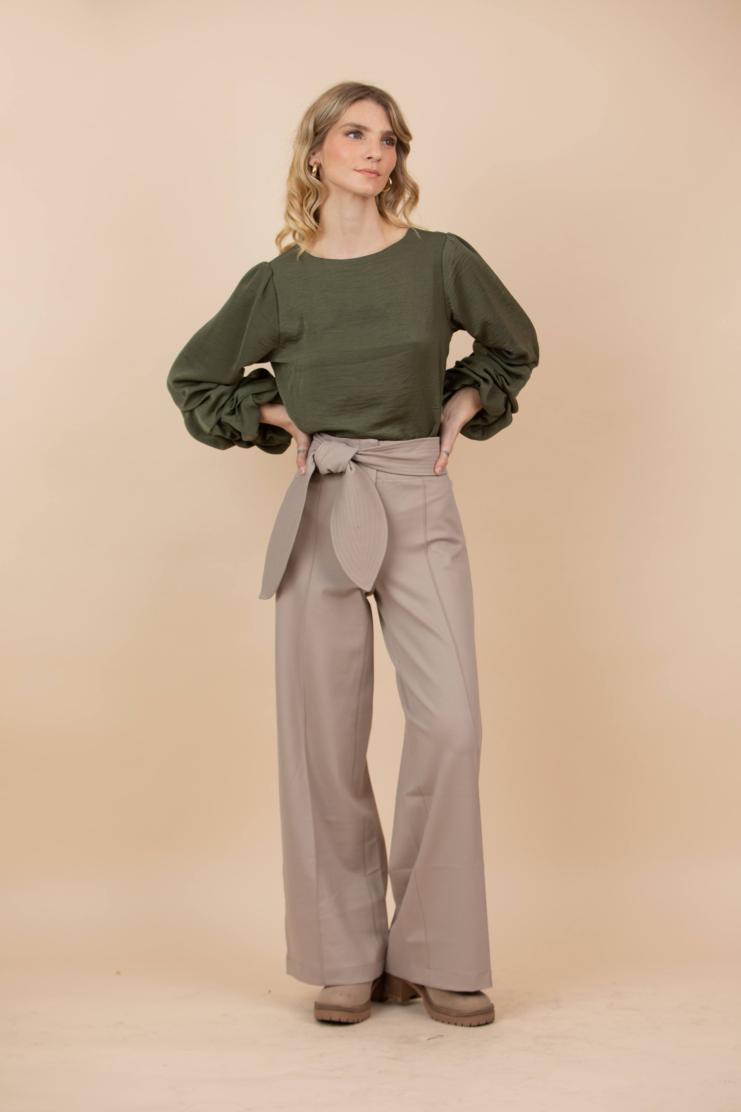 Pantalón Camila Punto Con Cinturón De Hojas Beige