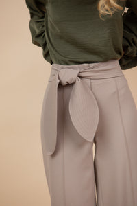 Pantalón Camila Punto Con Cinturón De Hojas Beige