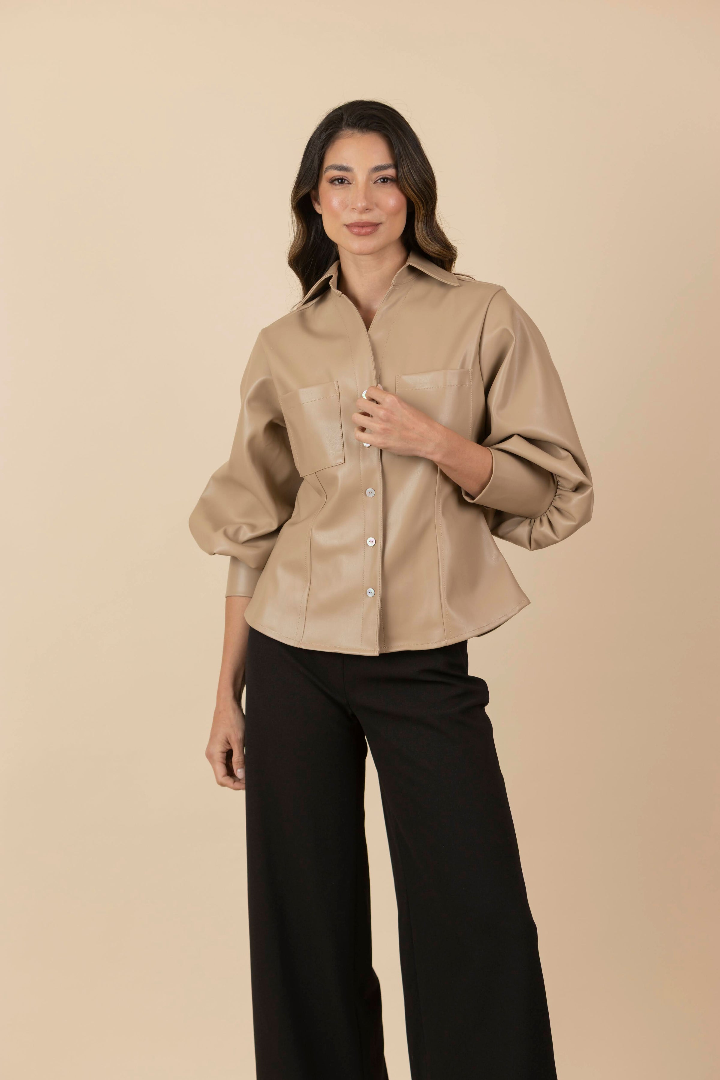Blusa Chaqueta Ecocuero Lourdes Beige