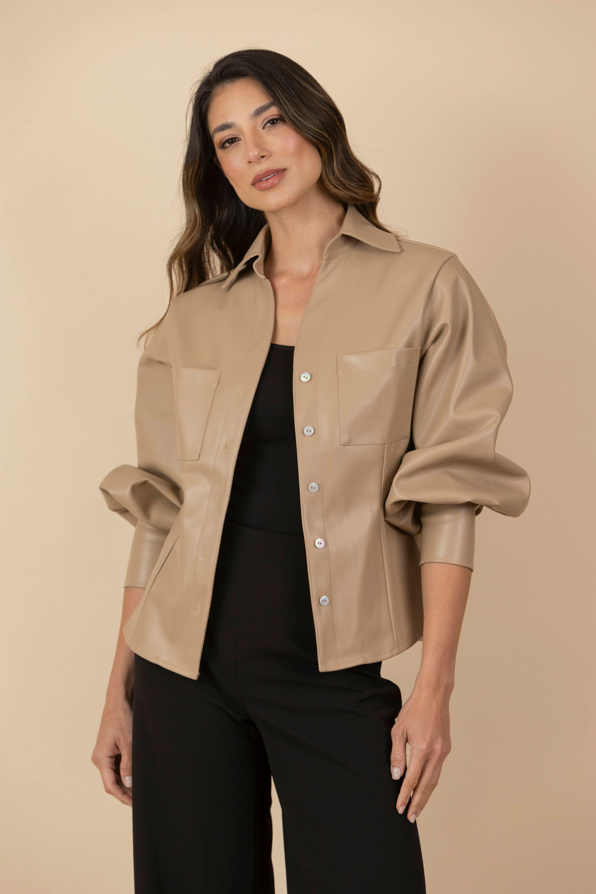 Blusa Chaqueta Ecocuero Lourdes Beige