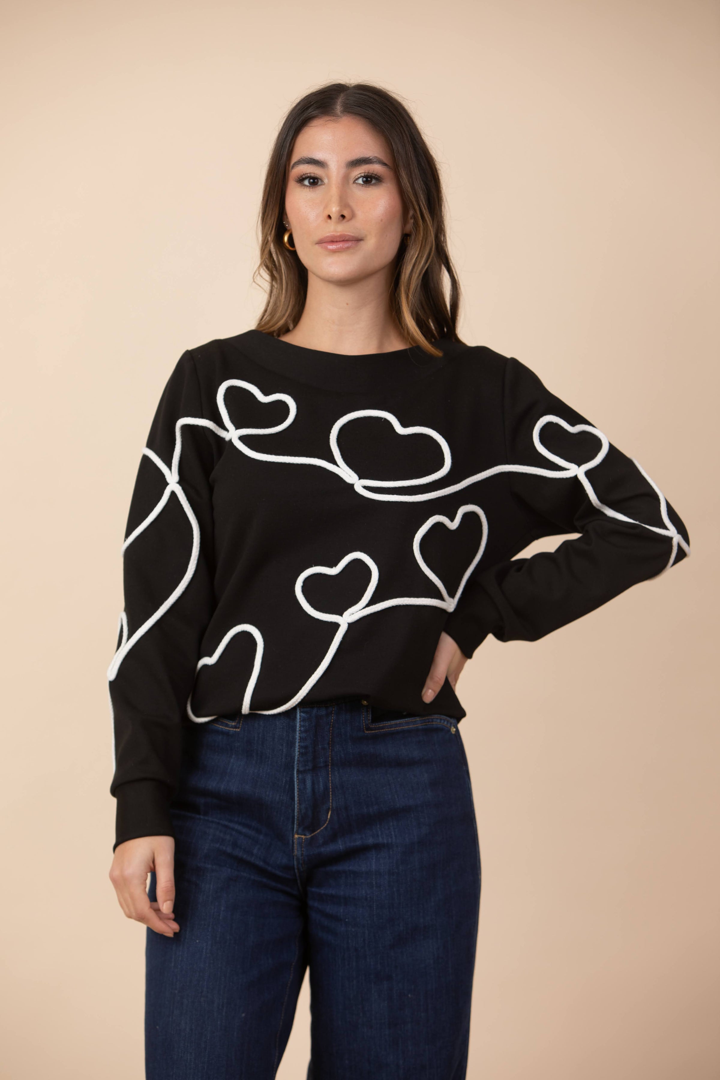 Buzo Emilia bordado Corazones Negro / Marfil