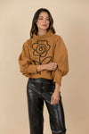 Buzo Bordado Flor Gaia Mostaza