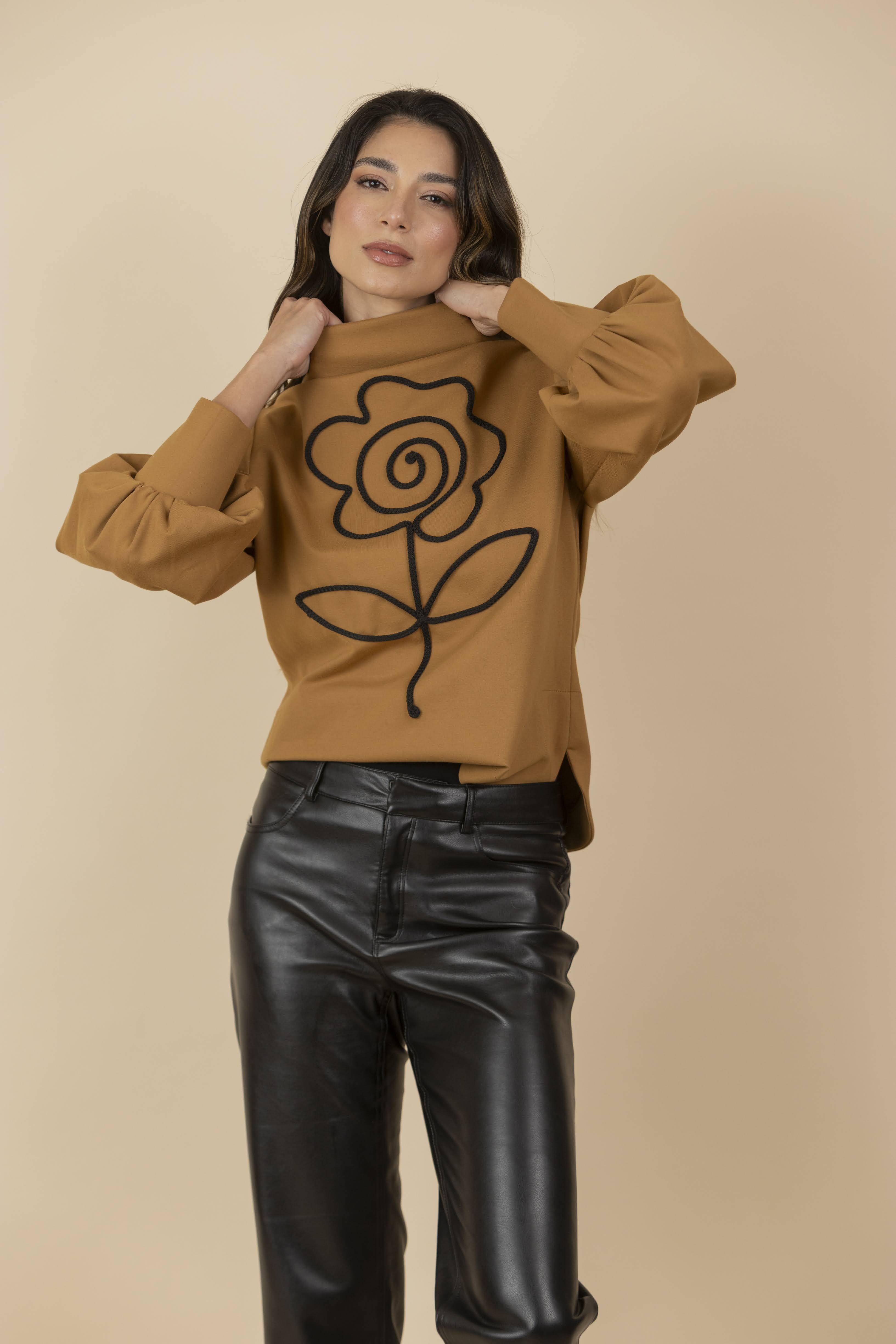 Buzo Bordado Flor Gaia Mostaza