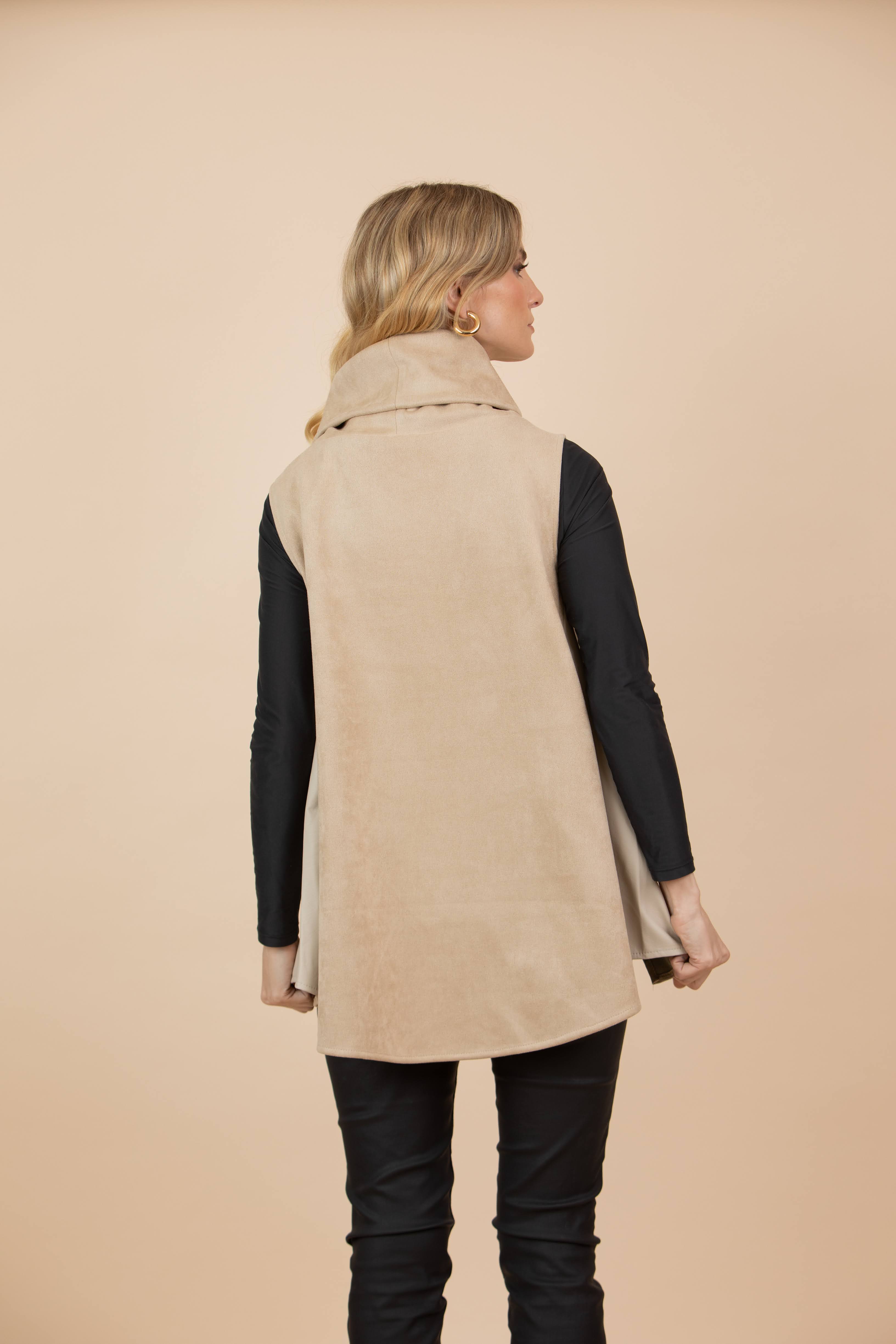 Chaleco Claudia Combinado Tela Gamuzada y Ecocuero Beige