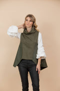 Chaleco Claudia Combinado Tela Gamuzada y Ecocuero Verde Olivo