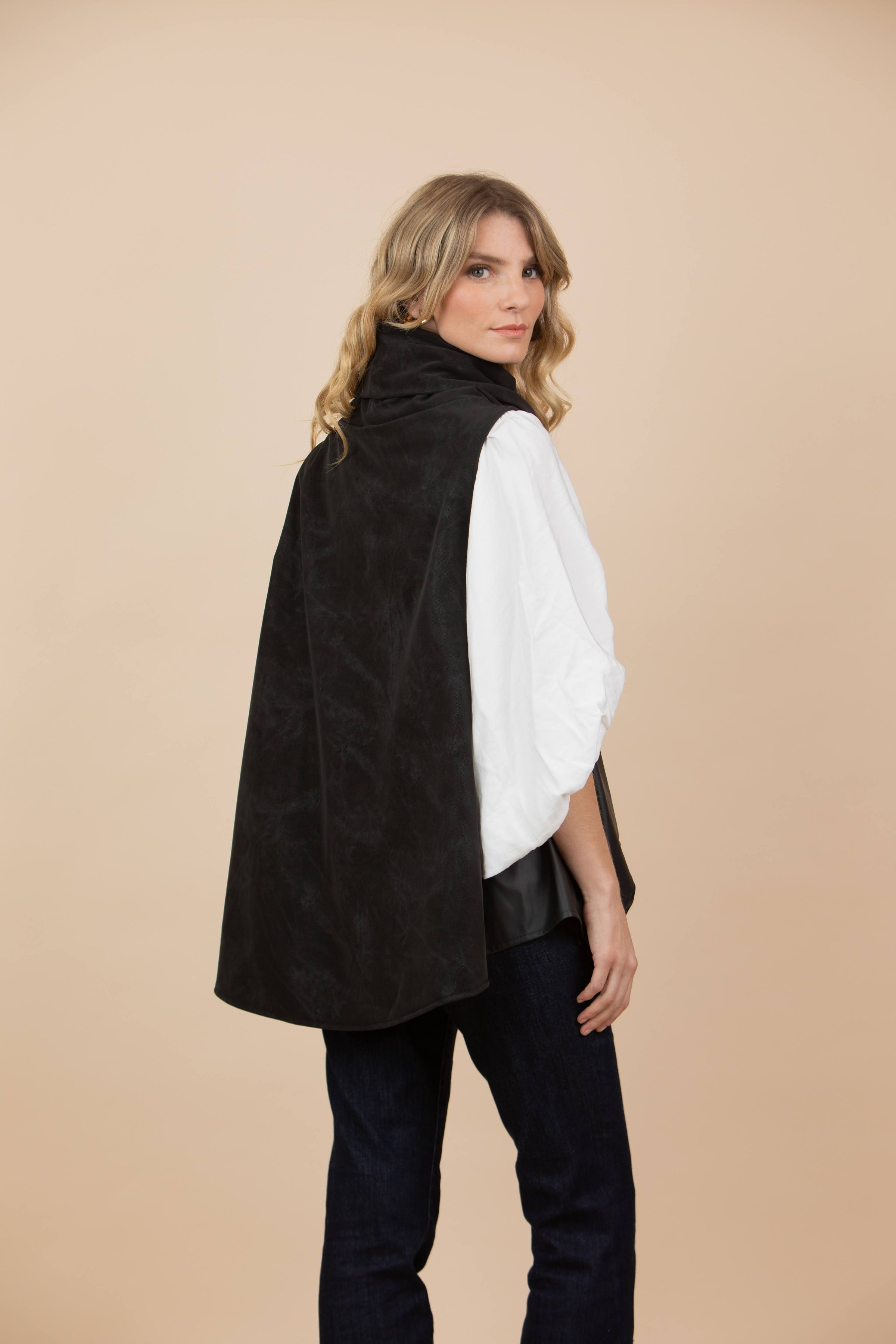 Chaleco Claudia Dril Gamuzado y Ecocuero Negro