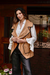 Chaleco Milan Abierto Camel Ribetes Negros Cuello Puntas