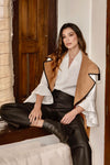 Chaleco Milan Abierto Camel Ribetes Negros Cuello Puntas