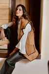 Chaleco Milan Abierto Camel Ribetes Negros Cuello Puntas