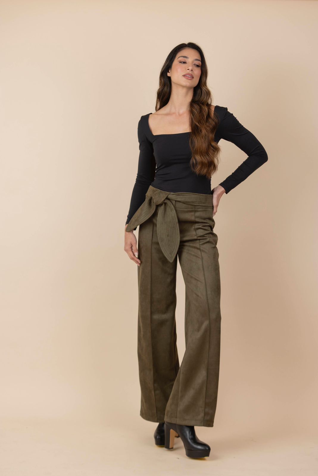 Pantalon Cinturón De Hojas Suede Verde Olivo