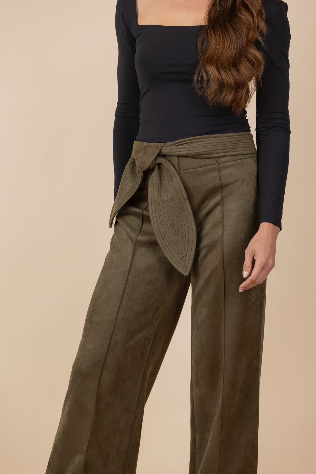 Pantalon Cinturón De Hojas Suede Verde Olivo